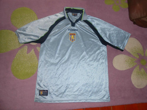 maillot de foot aston villa exterieur 2001-2002 rétro