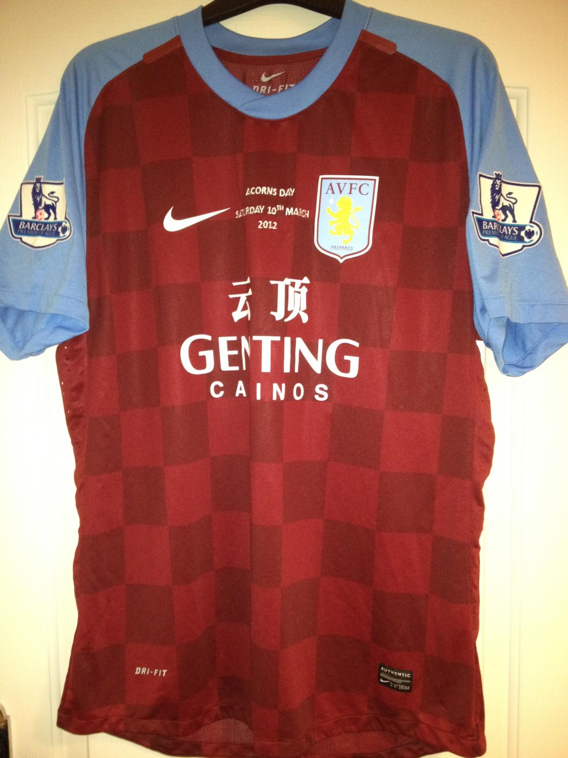 maillot équipe de aston villa domicile 2011-2012 rétro