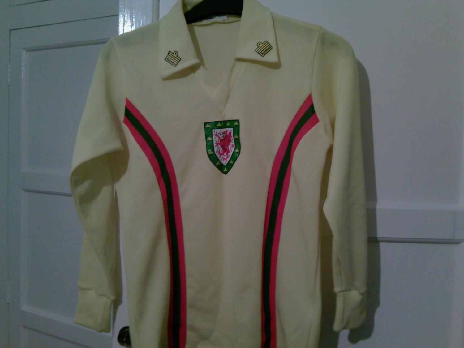 maillot galles exterieur 1976-1979 rétro