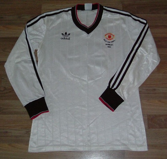 maillot manchester united exterieur 1982-1984 rétro