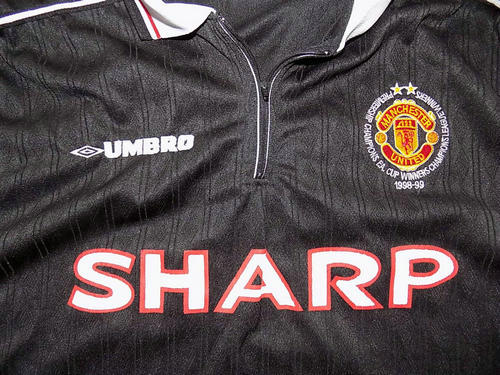 maillots manchester united particulier 1999 pas cher